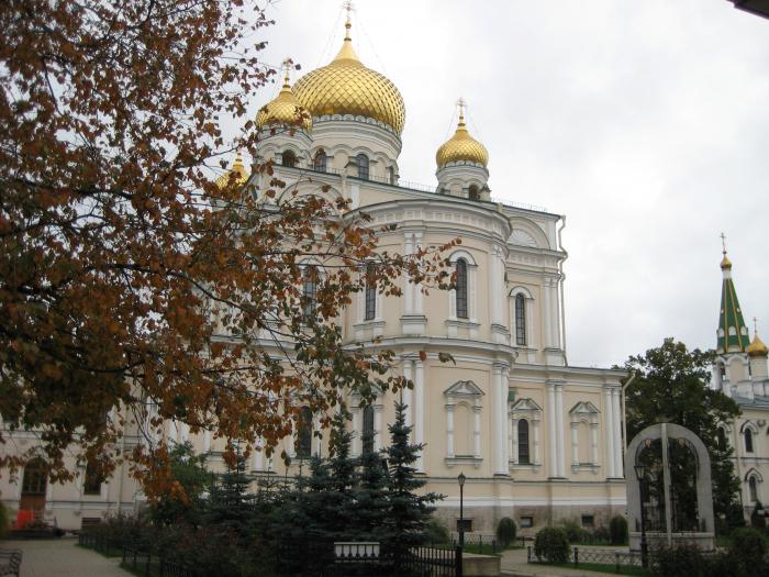 Novodevichy samostan v Sankt Peterburgu