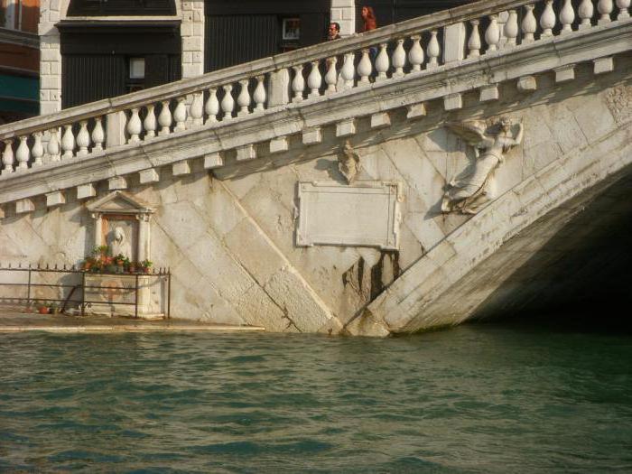 Most Rialta v zgodovini Benetk
