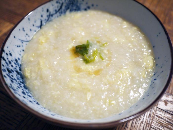porridge di riso in un multicooker di redmond
