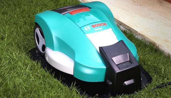 robot sekačky na trávu