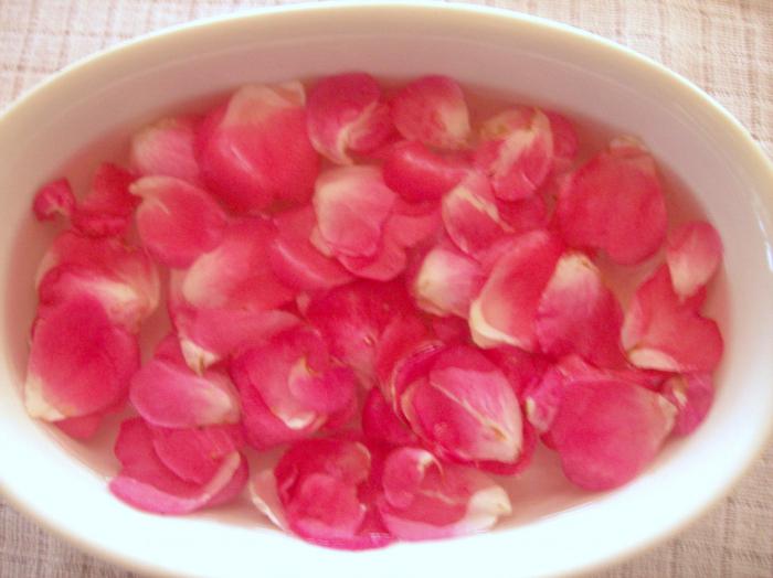 proprietà di marmellata di petali di rosa