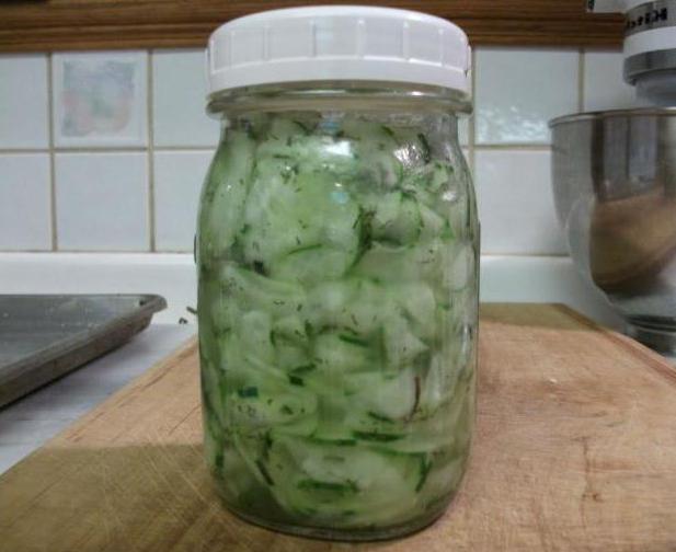 recept salát Nezhinsky z okurky na zimu