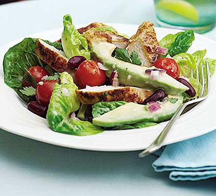 recept za salatu s avokadom i piletinom (dimljeni ili kuhani)
