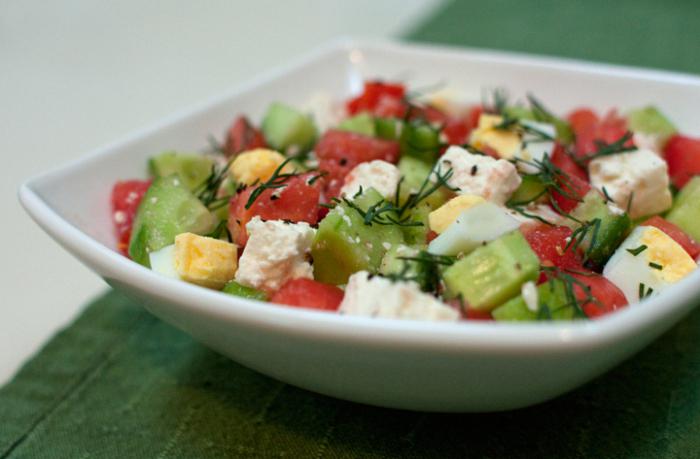 insalata con formaggio e pomodori
