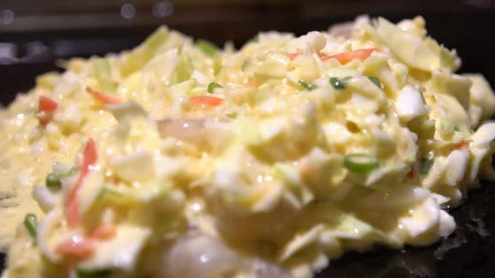 insalata con cetrioli di pollo e uovo frittelle