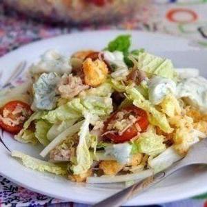 salata s palačinkama i dimljenom piletinom