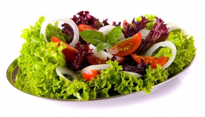 salata s krušnim mrvicama i grahom