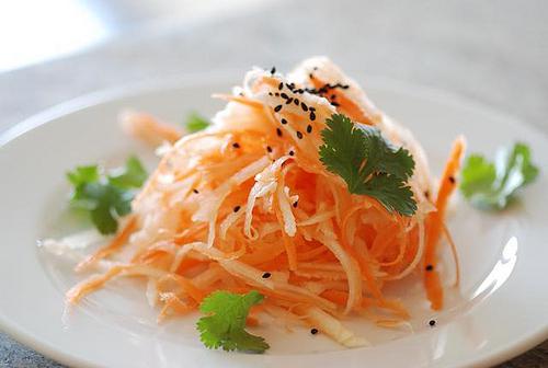 Korejský mrkvový játrový salát