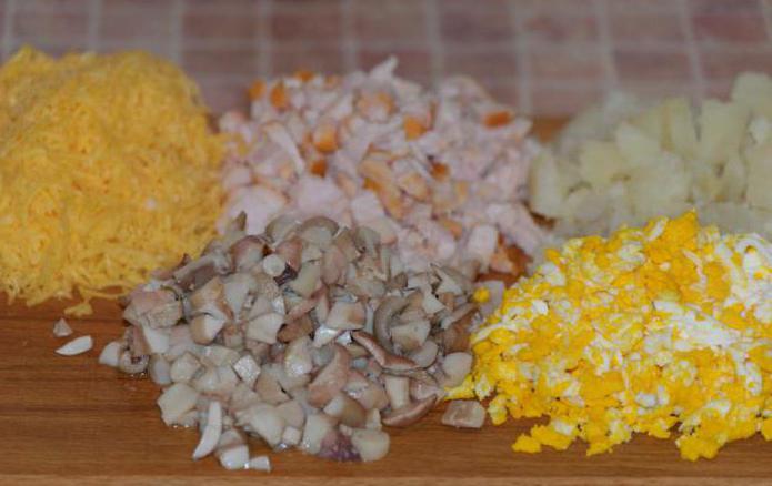 Recept za prekajeno kokošjo in gobasto solato