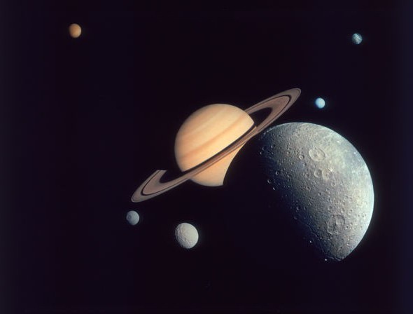 Saturn Enceladus sateliti