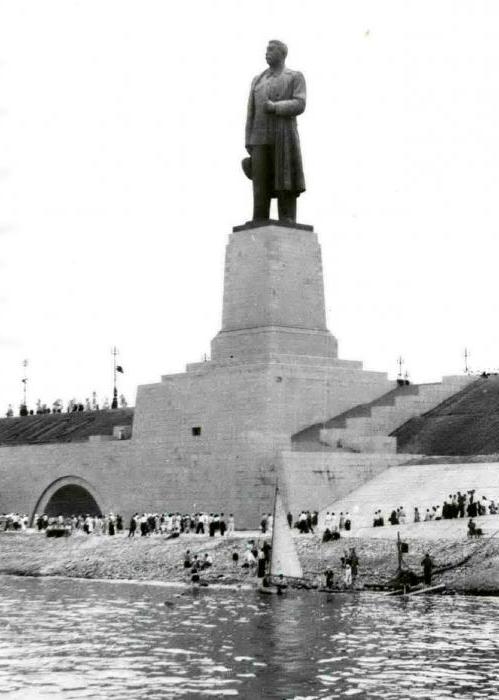 Споменик Стаљину