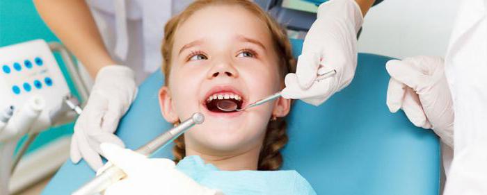 Otturazione della fessura nell'odontoiatria nei bambini