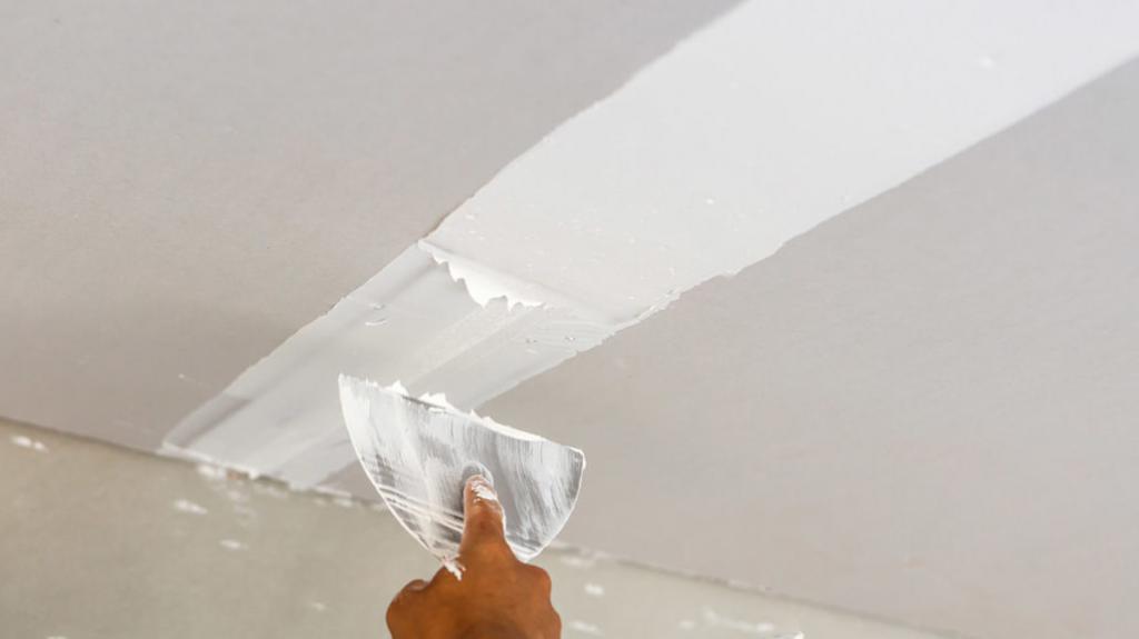 Запечатване на гипсокартонени шевове на тавана