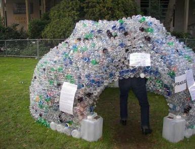 Co může být vyrobeno z plastových lahví