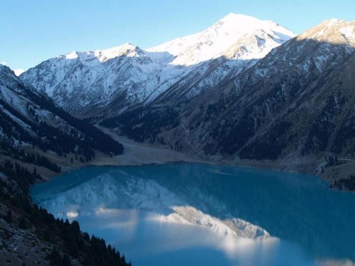 Modrá jezera v Kazachstánu