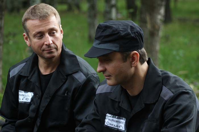 Sergey April w roli Valery'ego Karpatova