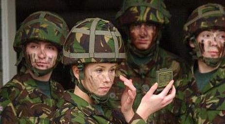 smluvní armádní služba pro dívky