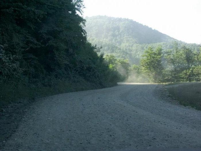 strada attraverso il passo Shaumyan