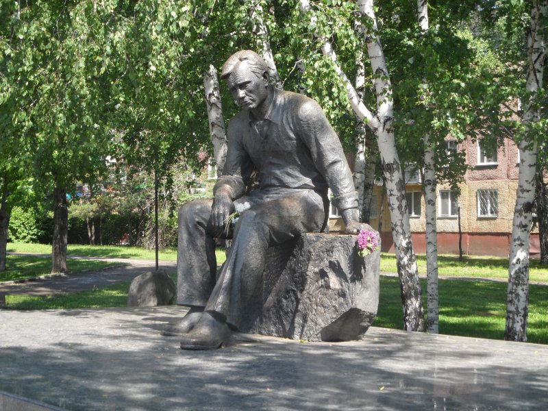 Паметник на В.Шукшин