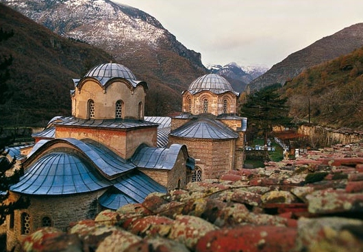 Манастири на Косову