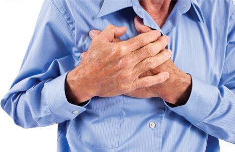 I sintomi di un attacco di cuore di un uomo