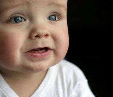 segni di dentizione nei neonati