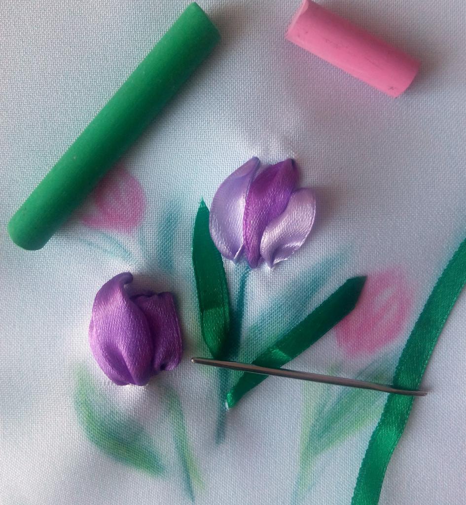Haftowanie wstążką dla początkujących: fioletowe tulipany