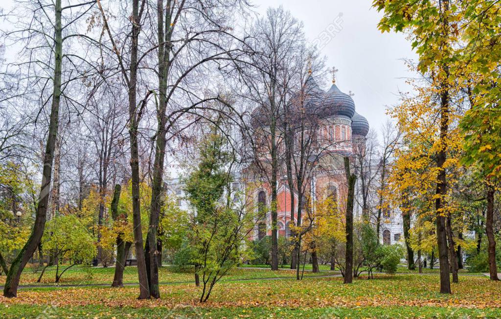 Pokrovsky katedrála na podzim