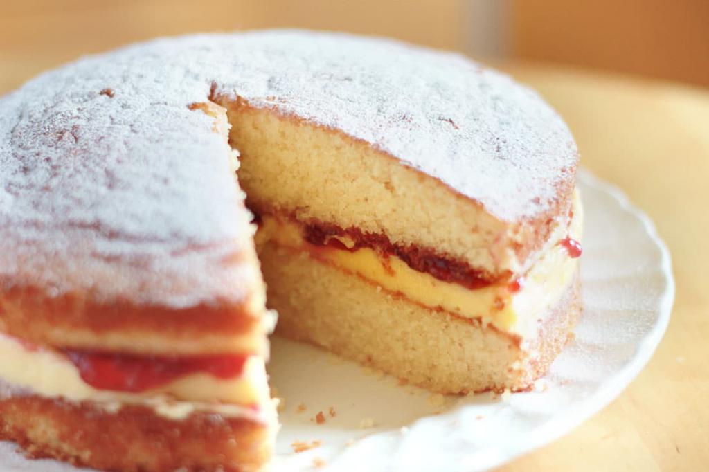 торта с пълнеж - обикновени сладкиши