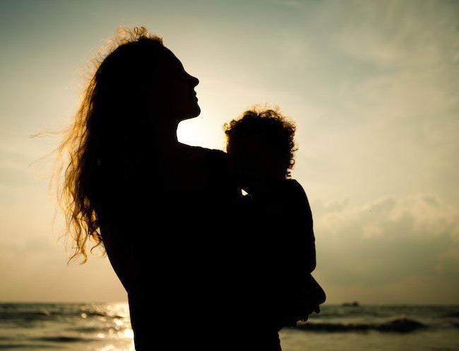 помощ за самотни майки