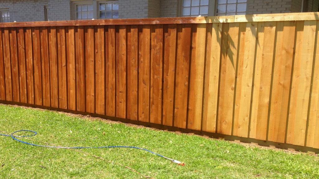 най-популярният тип ограда от плочи