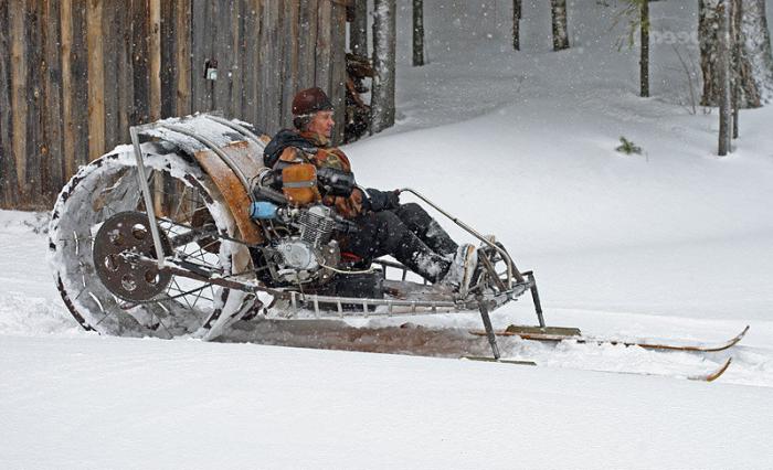 samodzielny skuter śnieżny