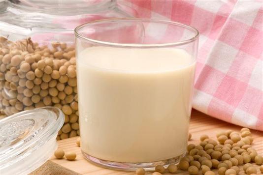 sójové mléčné výhody a poškození