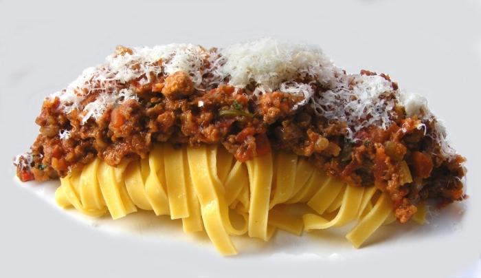 špagete s bolonjskim umakom