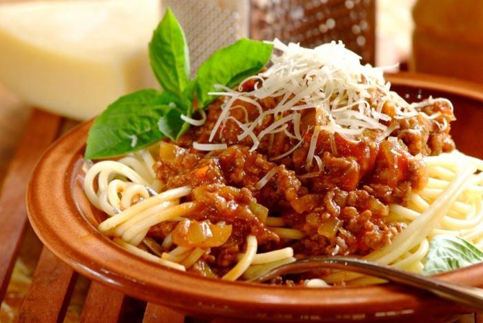 шпагети бологнесе сос