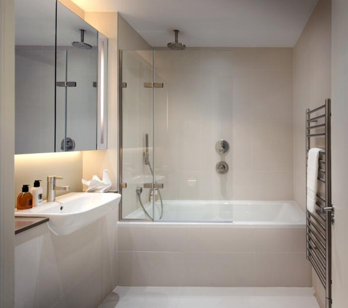 la dimensione di un bagno standard in una casa con pannelli