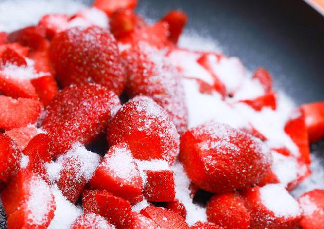 пет-минутно сладко от ягоди за зимата