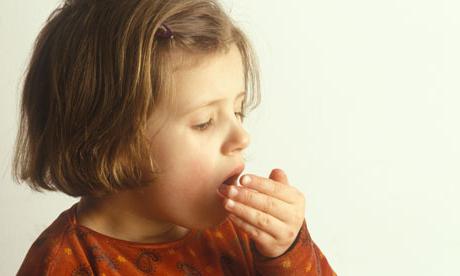 di un bambino per curare una forte tosse