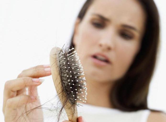 Zakaj ženske izgubljajo lase kot za zdravljenje?