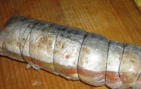 makrela nadziewana marchewką z żelatyną