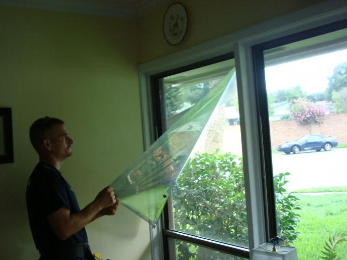instalace opalovacího krému na okna