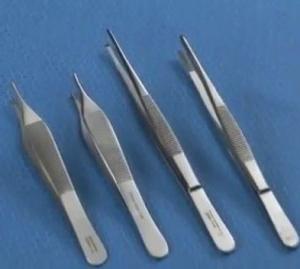 názvy chirurgických nástrojů
