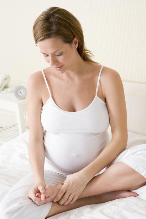 подуване на крака по време на бременност какво да правите