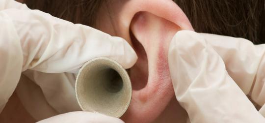 objawy zapalenia ucha zewnętrznego