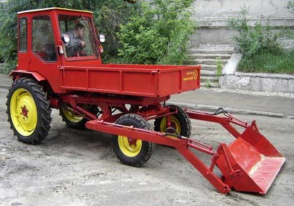 Traktor T-16