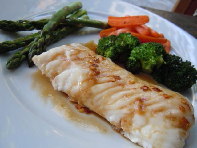 pesce con verdure in carta stagnola nel forno