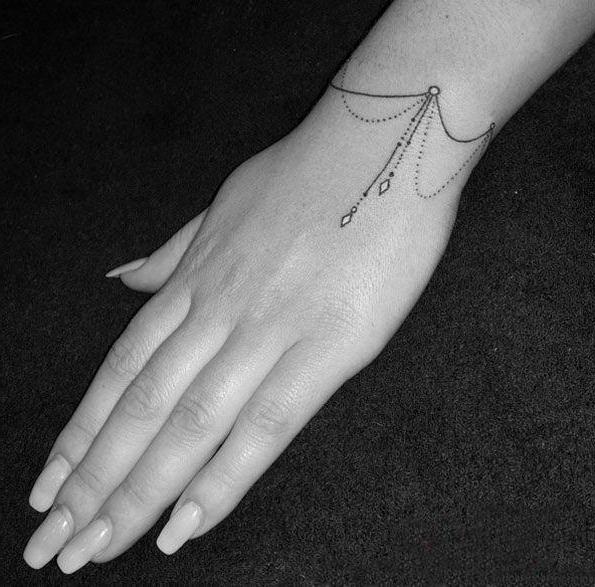 braccialetto del tatuaggio per le ragazze