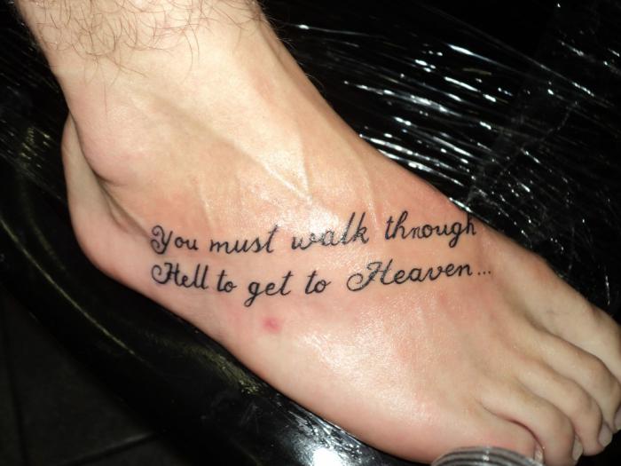 tattoo na nogo za moške napise