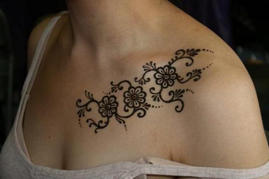 tetování na klíční kosti pro dívky