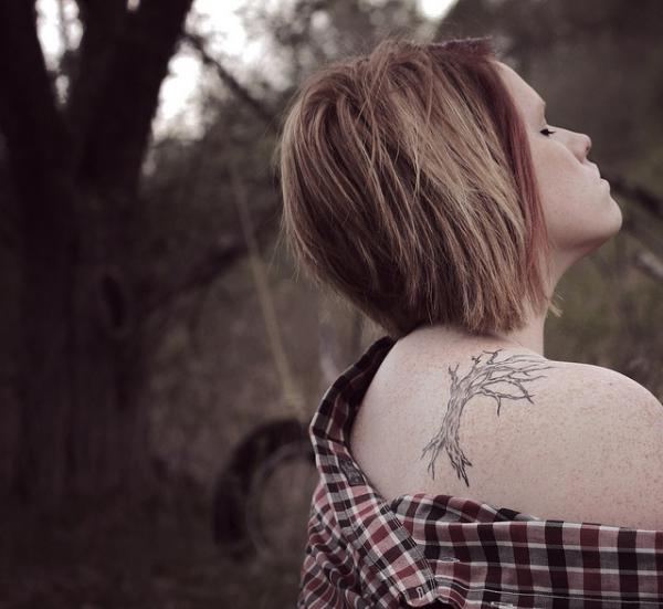 tetování na ramenech
